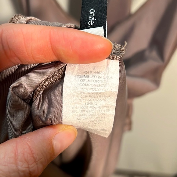 Onzie Glossy Flow Tank - Picture 7 of 7